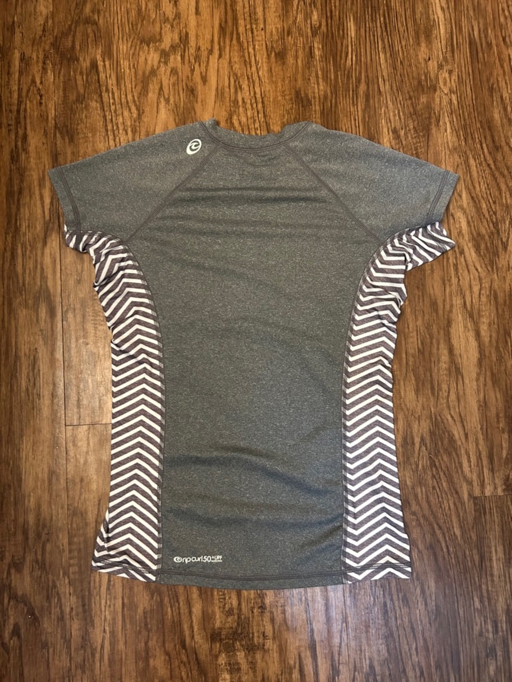 Rip Curl Gray Short Sleeve Rash Tee with Chevron Panels - Picture 4 of 5
